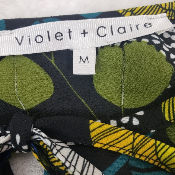 5/$12 Violet + Claire retro floral print bell sleeve top - Picture 9 of 11